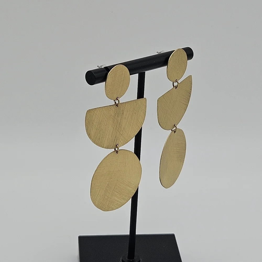brushed gold tone tiered geometric dangle earrings
